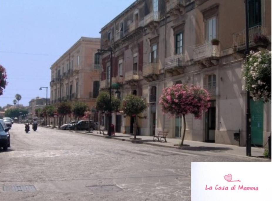 Апартаменты La Casa Di Mamma Сиракузы Экстерьер фото
